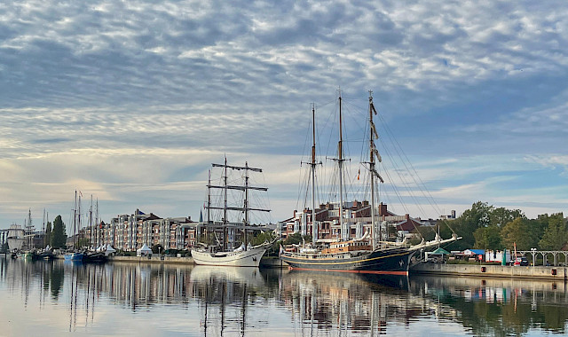 Aurora Ferienwohnungen, Urlaub Wilhelmshaven, Strandpromenade, Segelboote
